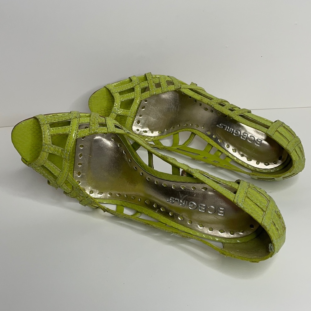 BCBG Pastel Lime Green Women’s Heels - Picture 2 of 4